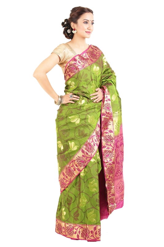 Picture of Parrot Green Color Kanchipuram/Kanjeevaram Silk Saree with Pink Border